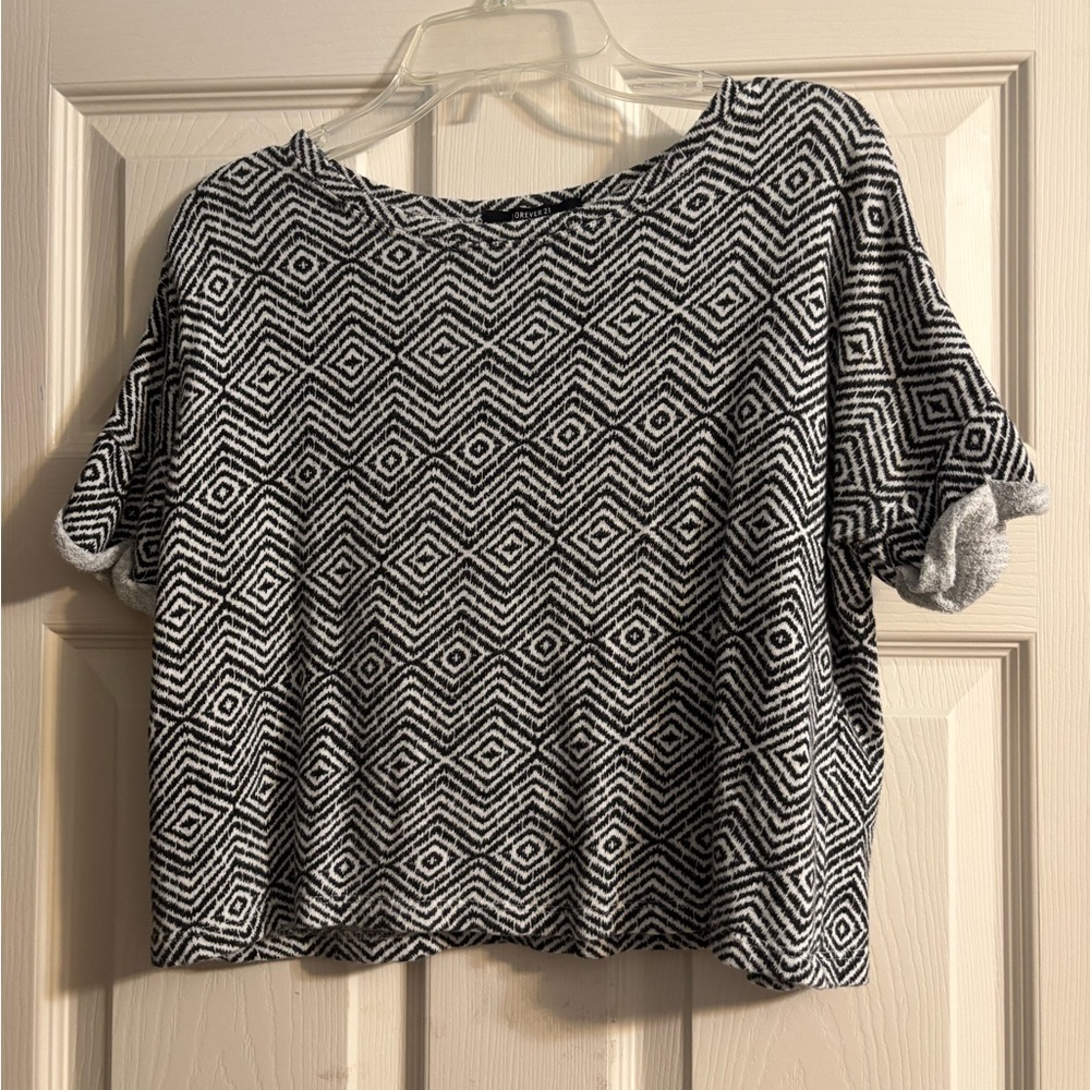 Women's Geometric Black and White Crop Top